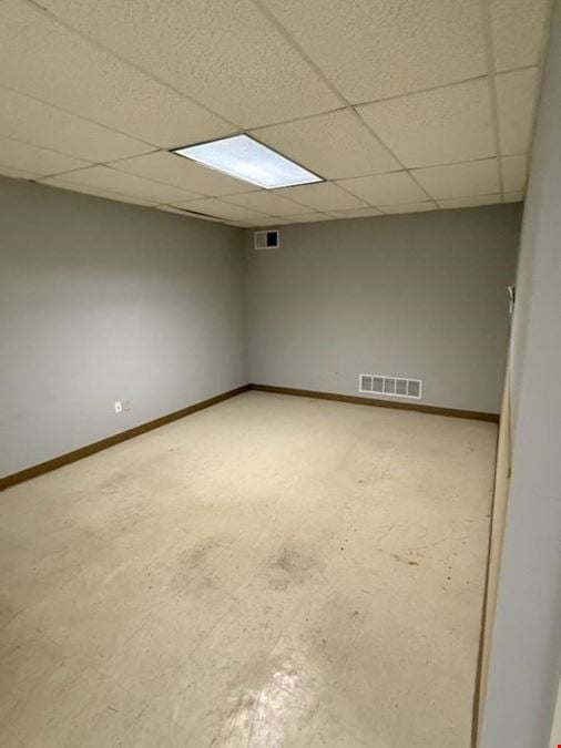 1040 W 4th St, Sale
