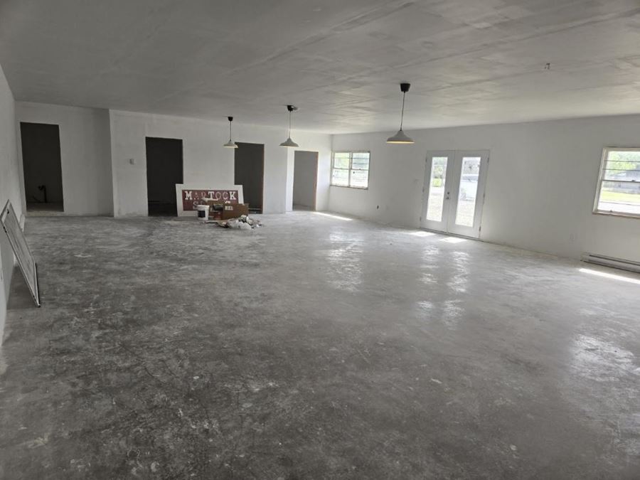 Commercial Space with High Visibility