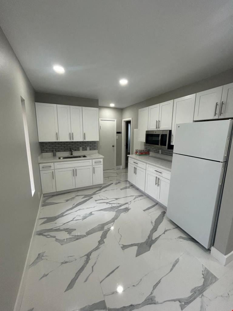 1721-1725 E Southlake Blvd