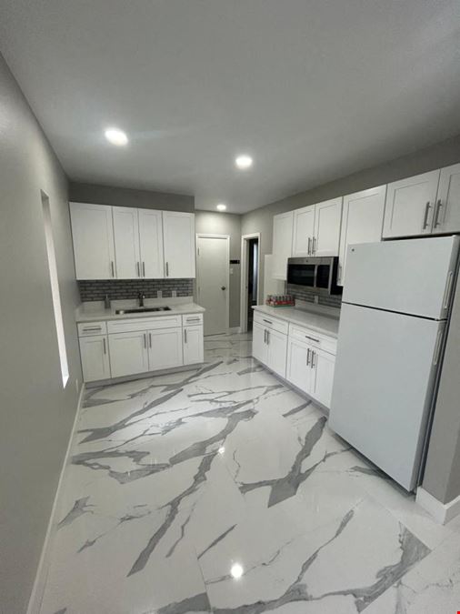 1721-1725 E Southlake Blvd