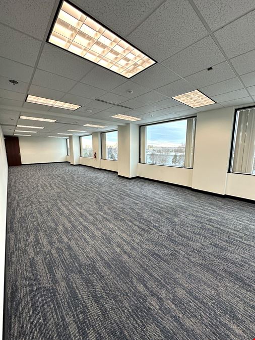 13801 & 13723 Riverport Drive