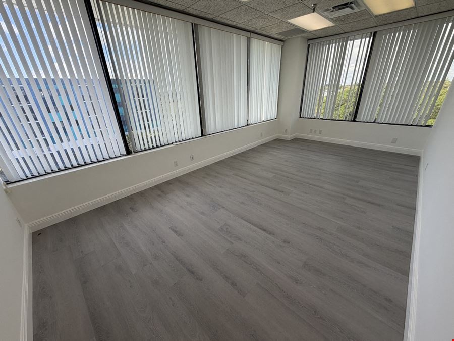 1797 SF Suite 404 Professional and Medical Office Space