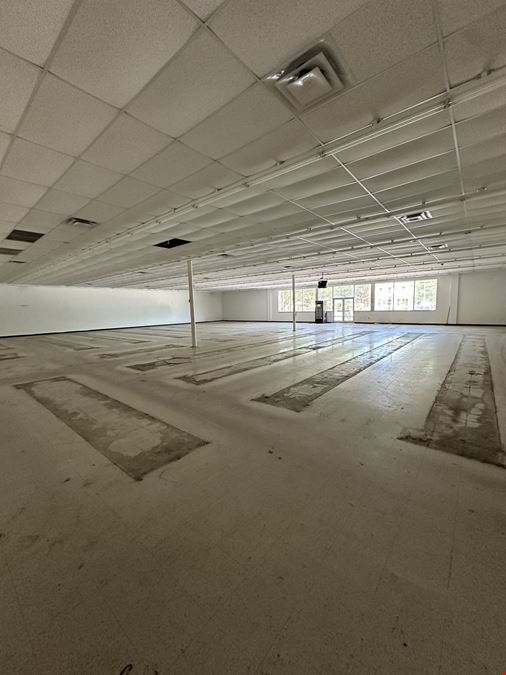 6711 Charleston Hwy