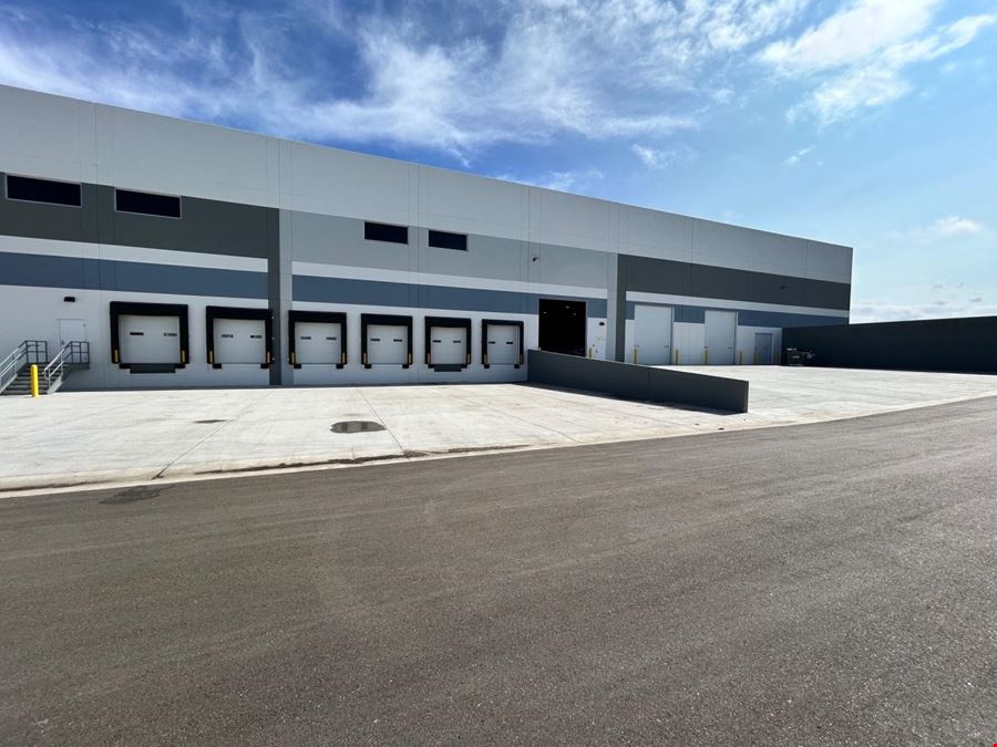 8039 S Chambers Rd, Unit 100