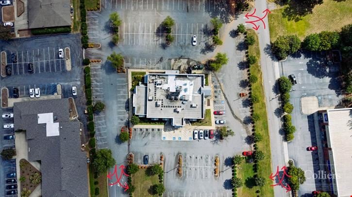 ±8,442-SF Restaurant Building Located on ±4.42 Acres