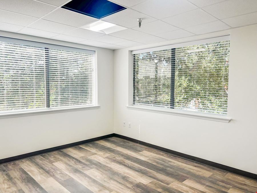 Versatile Suite for Lease in Metairie Office Building