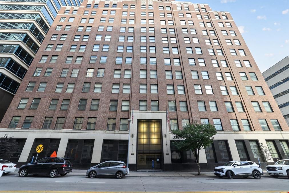 Lender Sale I Iconic Downtown Minneapolis High Rise
