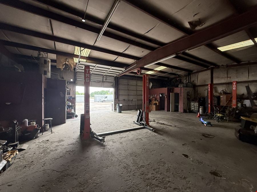 6715 Almeda Genoa Rd, Houston, TX 77075- 3,000sf bldg, 12,219sf lot