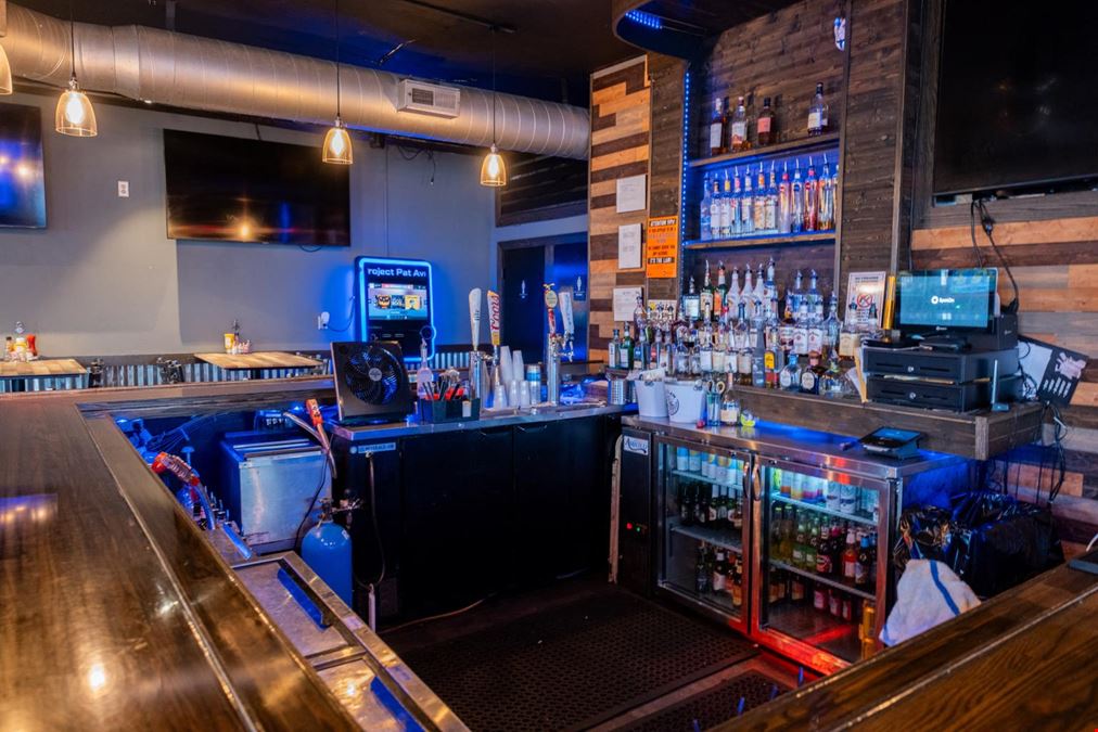 870 4th Ave - Bar/Restaurant