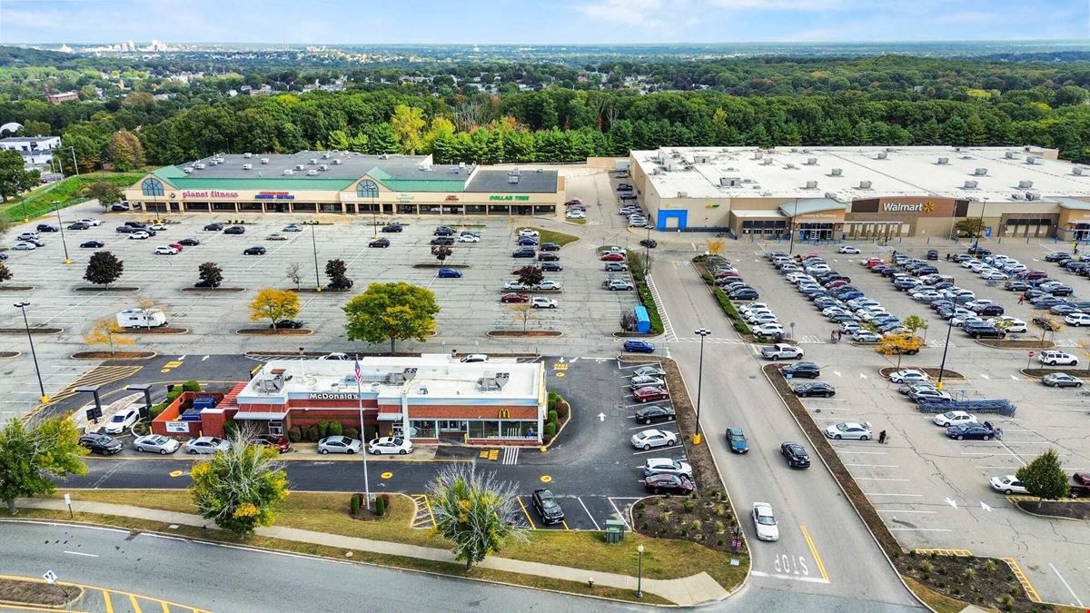 Cranston, RI - Independence Park Shopping Center
