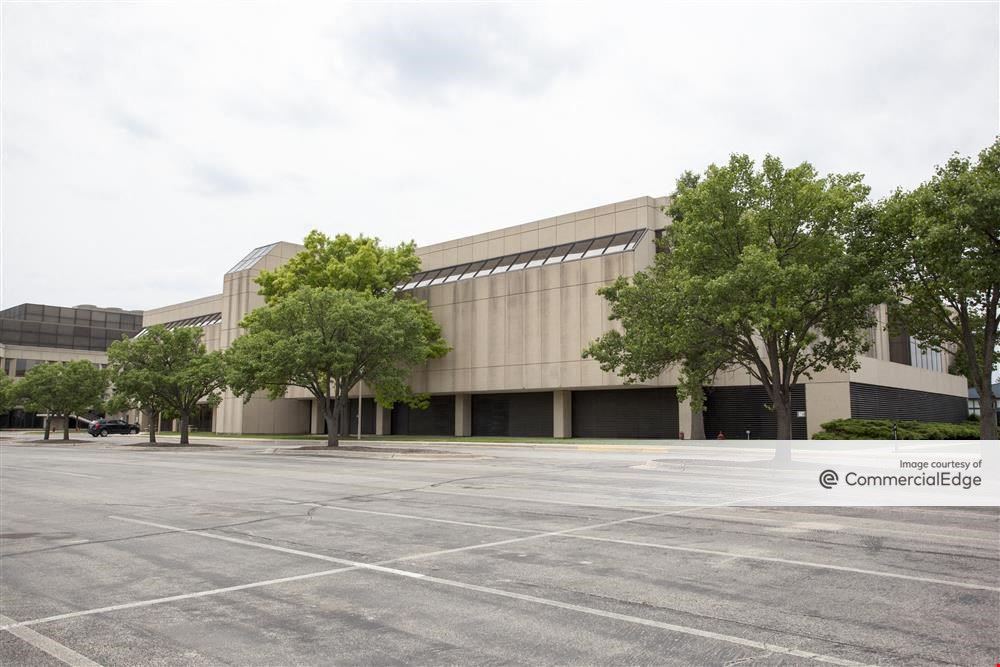 Kemper Lakes Business Center - Two Corporate Drive