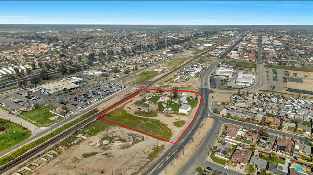 Investment Opportunity: Commercial & Residential Units in Delano, CA