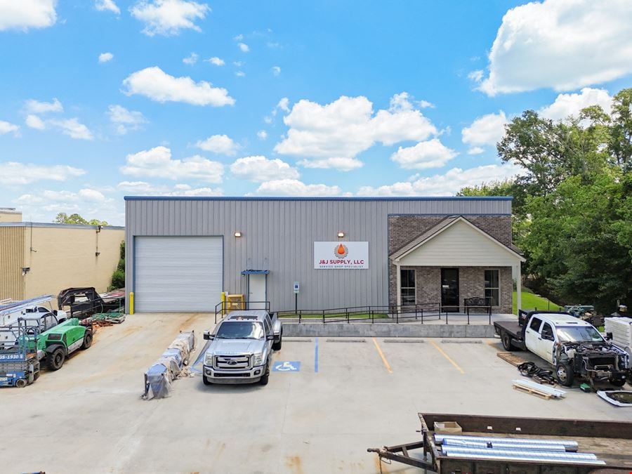 Fully Occupied Multi-Tenant Industrial / Office Investment on Industriplex Blvd