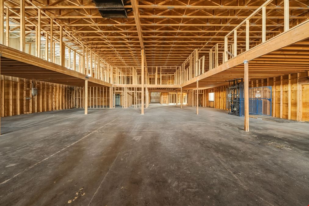 Belgrade Warehouse with Office and Yard Space