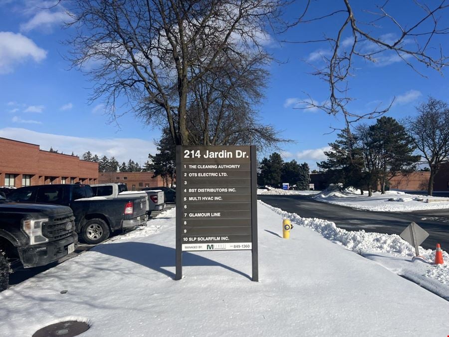 214 Jardin Drive, 1 Vaughan, ON L4K 1X8