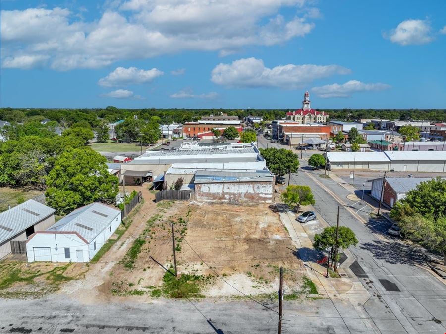 Land for Sale in Downtown Bonham