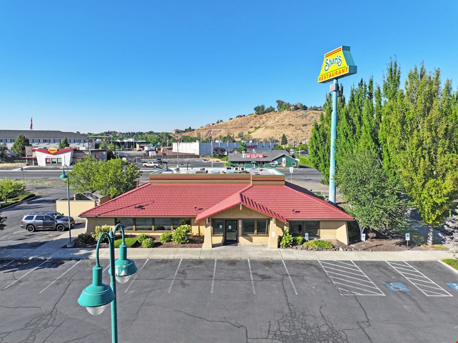 Former Shari's Restaurant Space