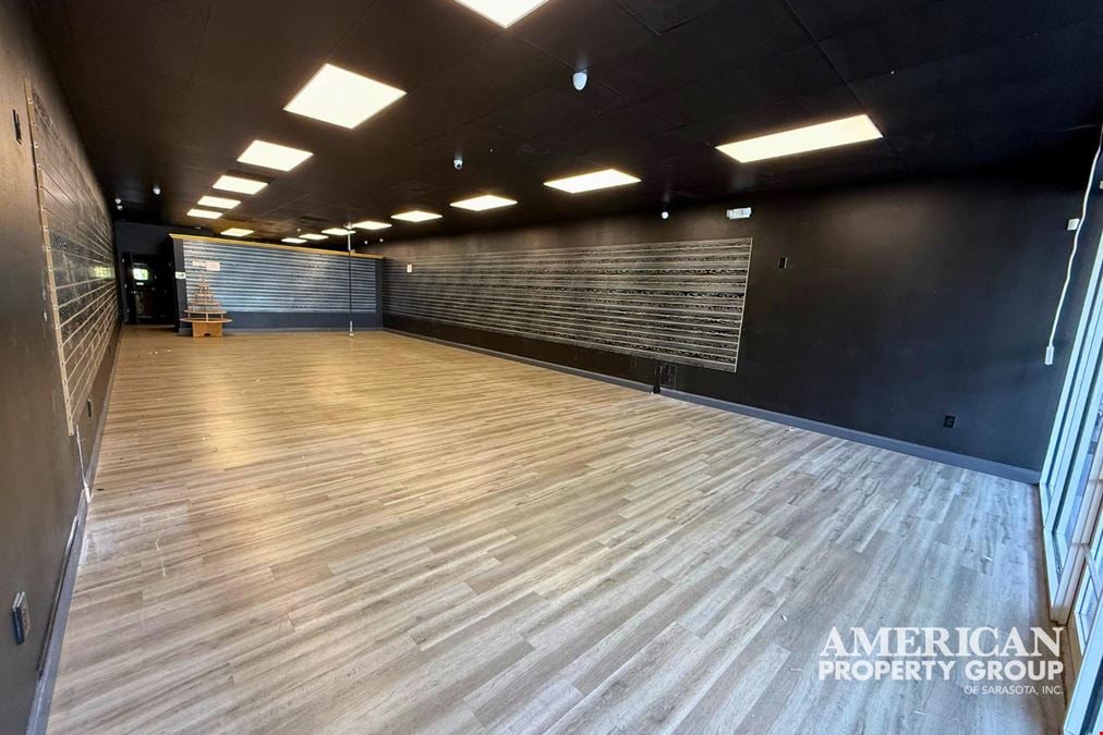 +/- 1,540 SF Retail on Clark Rd