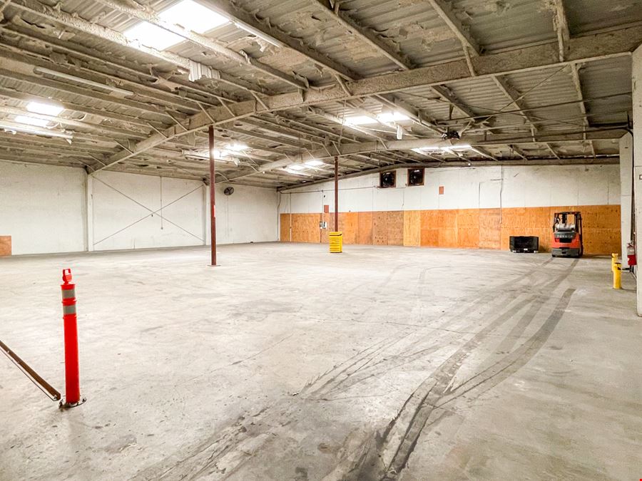 Spacious Office Warehouse for Sale or Lease on Mammoth Ave