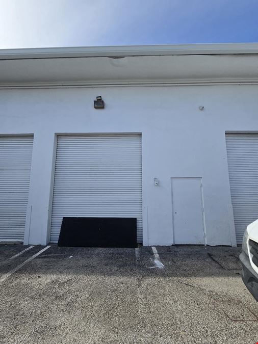 Full warehouse 100% A/C - Units 11919 & 11921