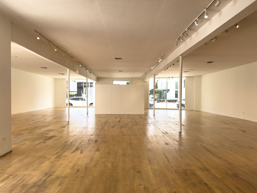 8767 Beverly Boulevard