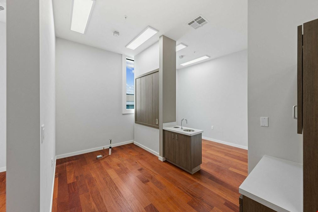 420 Peninsula Ave