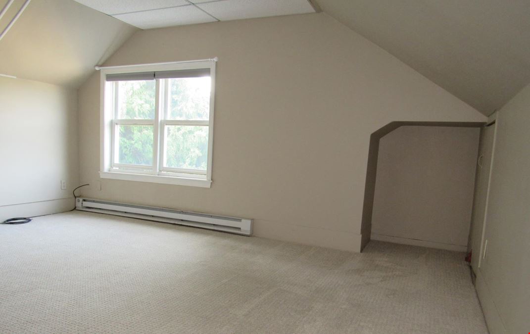 12 Lindell Ave
