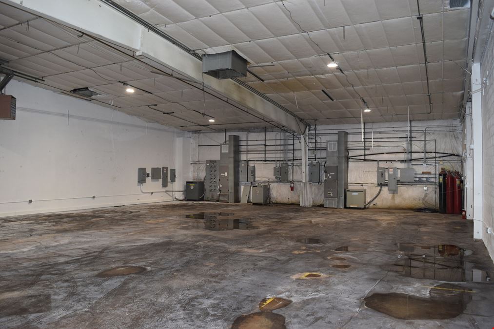 5,345 SF warehouse with heavy power and a 10'x12' drive in door