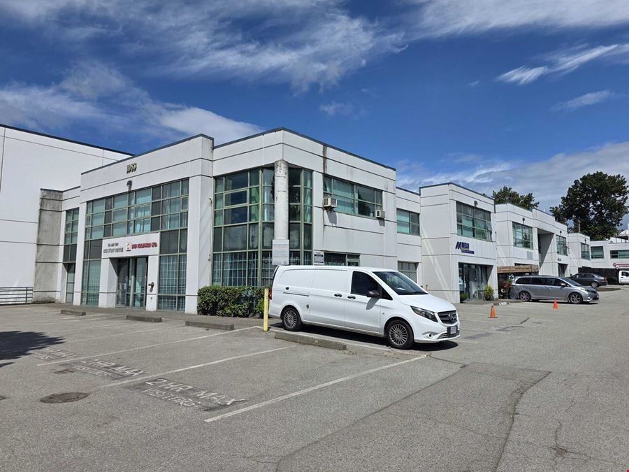 #114-1083 Kent Avenue