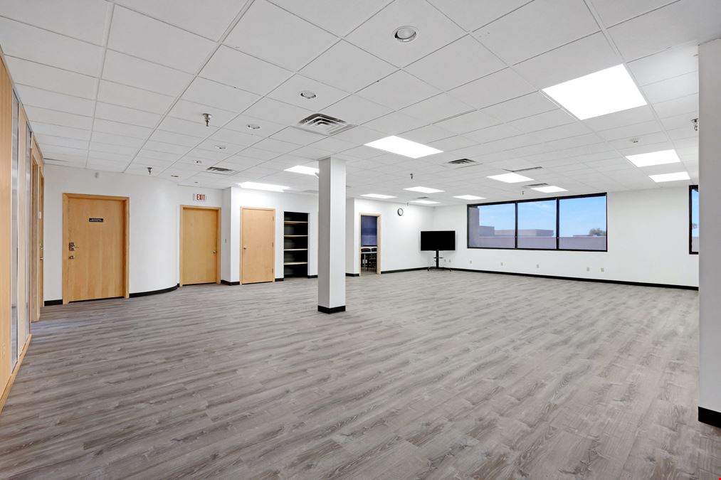 9495 E San Salvador Dr