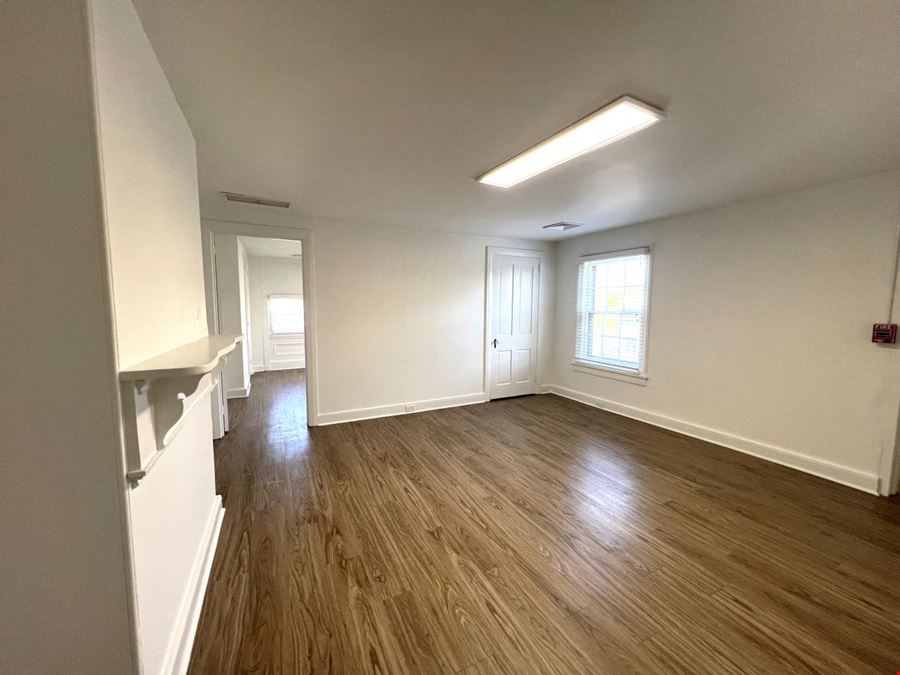 105 S High St