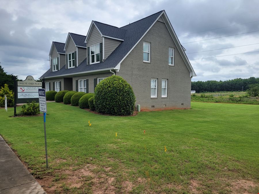 1026 Twelve Oaks Circle