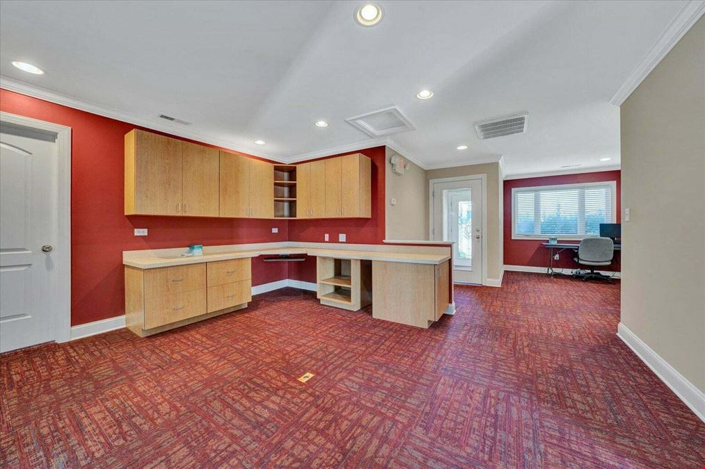Versatile Lakefront Commercial Building