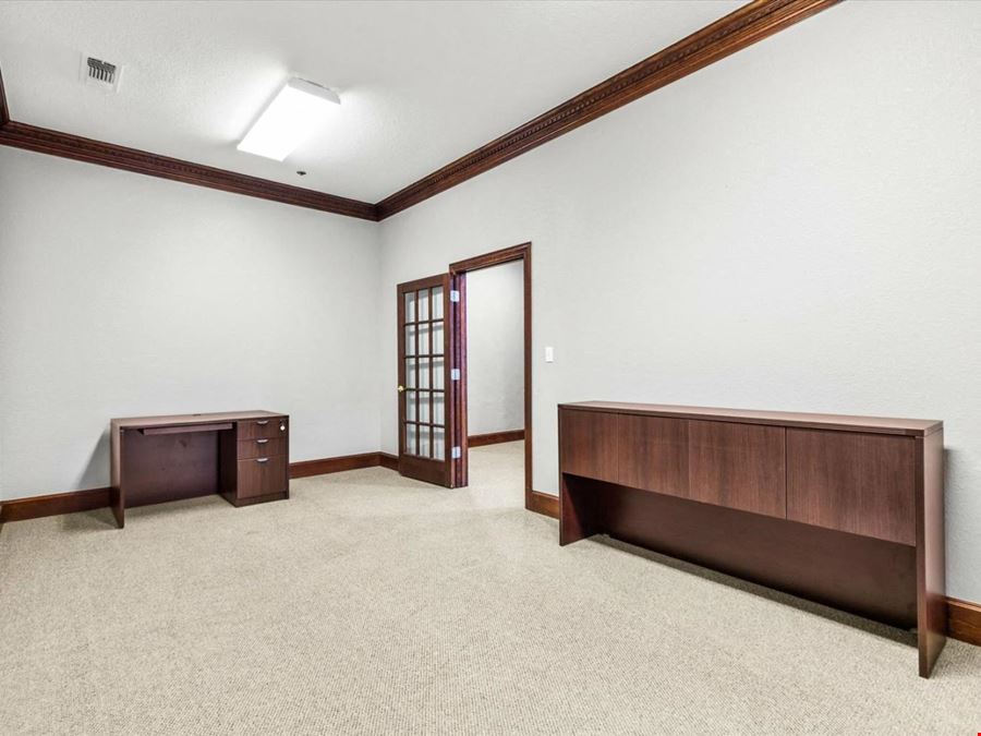2425-2435 E Southlake Blvd