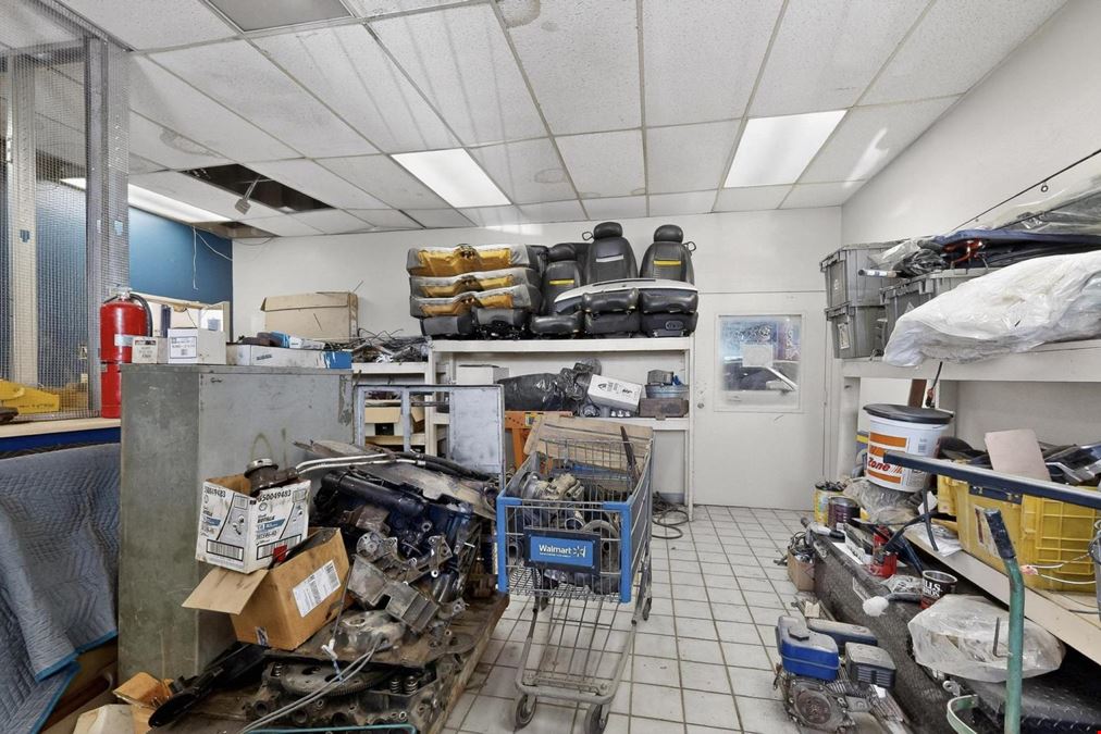 OWNER FINANCING AUTO WAREHOUSE WITH FF&E INCLUDED