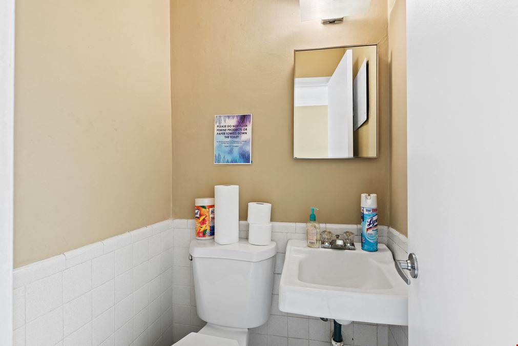1101 E Sample Rd