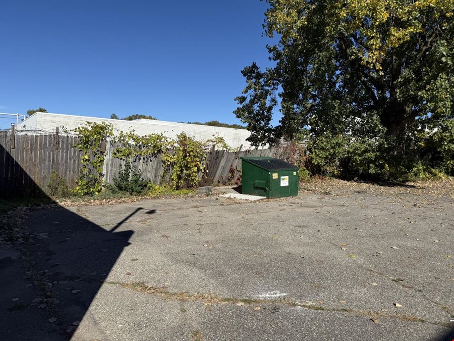 Industrial Zoned Warehouse in City of Lansing For Sale
