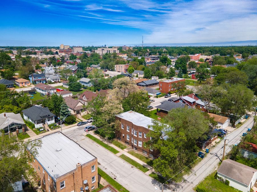 11 E 157th St., Calumet City, IL 60409