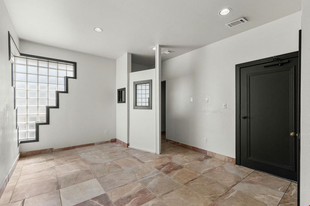 501 W Harwood Rd 