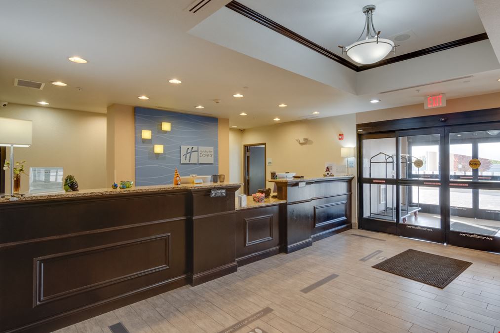 Holiday Inn Express & Suites Emporia KS