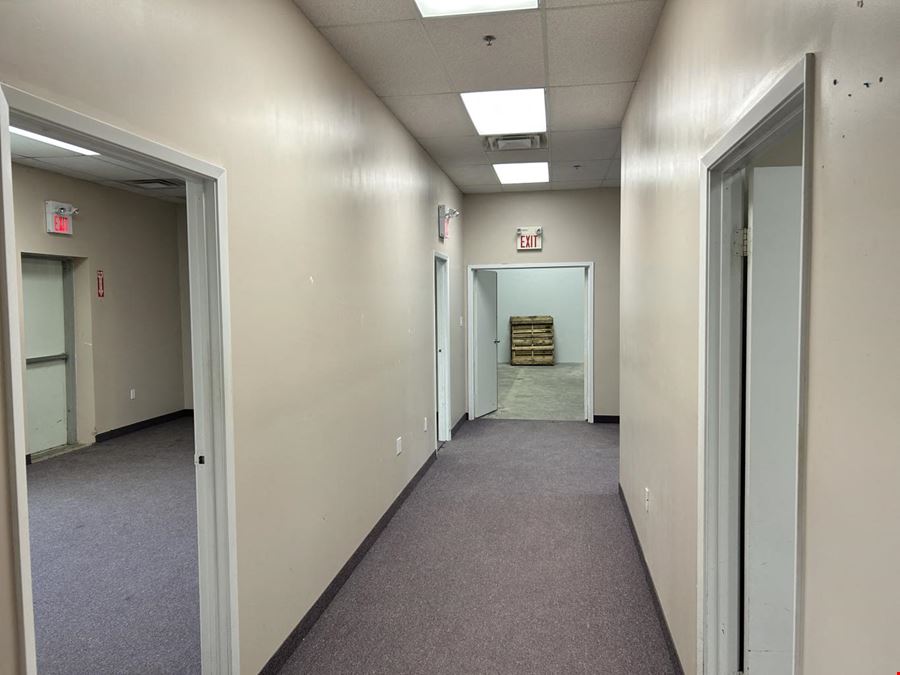 25 Lesmill Rd, North York, ON M3B 2T3