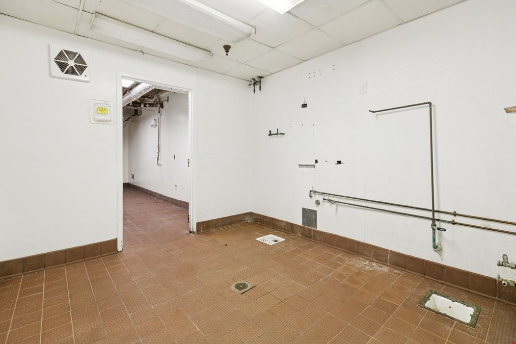 French Quarter Ground Floor 2nd Gen Restaurant Opportunity