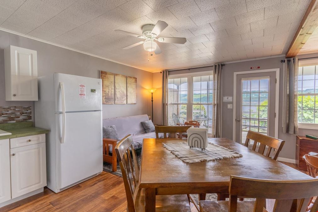 Admiral Peabody's  Lakeside Lodging
