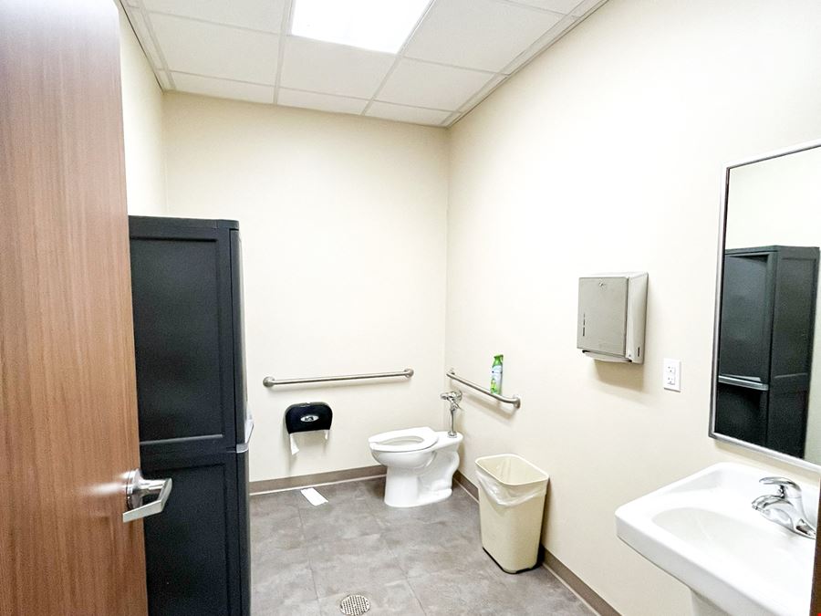 2,500 SF Endcap Medical Suite along Airline Highway