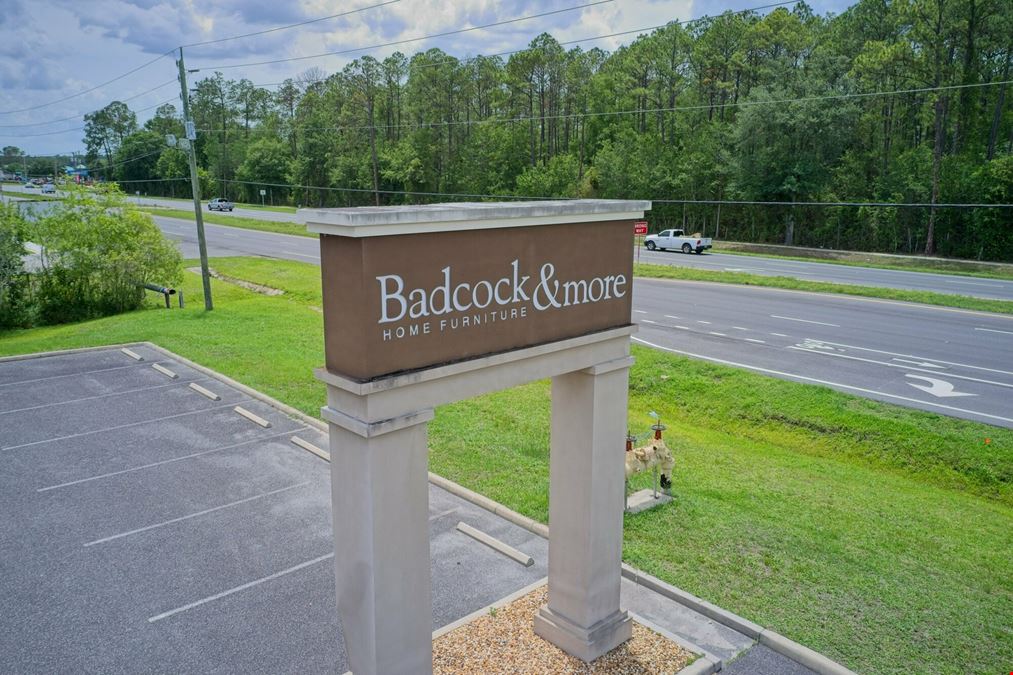 15,763 SF Retail Showroom & Warehouse Facility on US Hwy 301