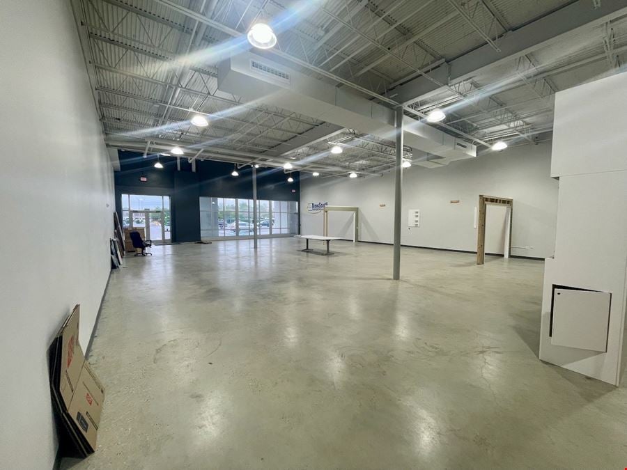 Retail Showroom / Warehouse
