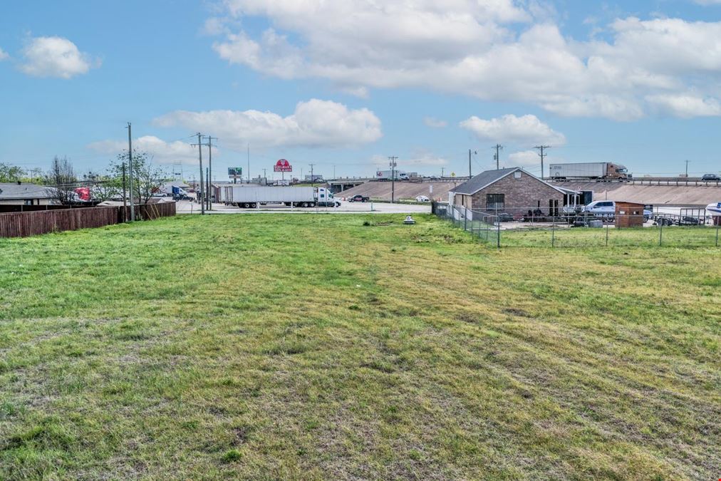 720 E Lamar