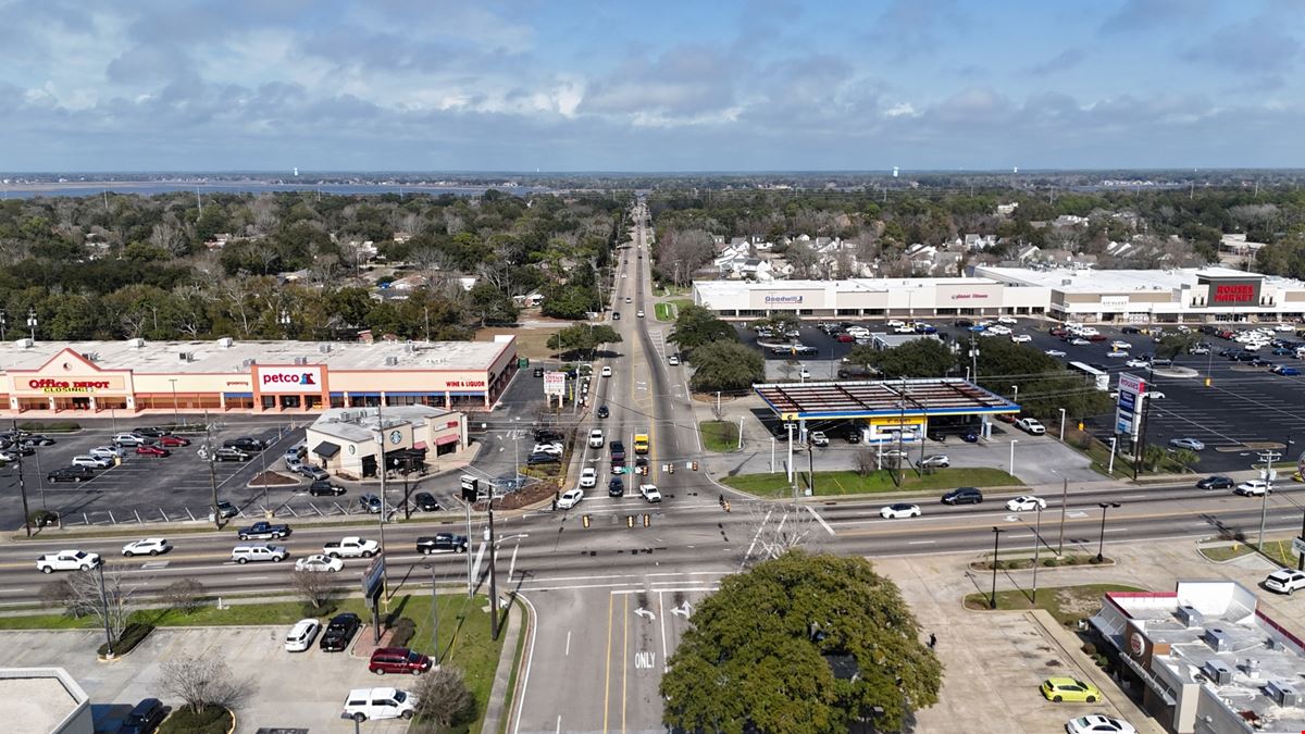 +/-3,000 SF Retail Unit in The Shoppes at Popps Ferry