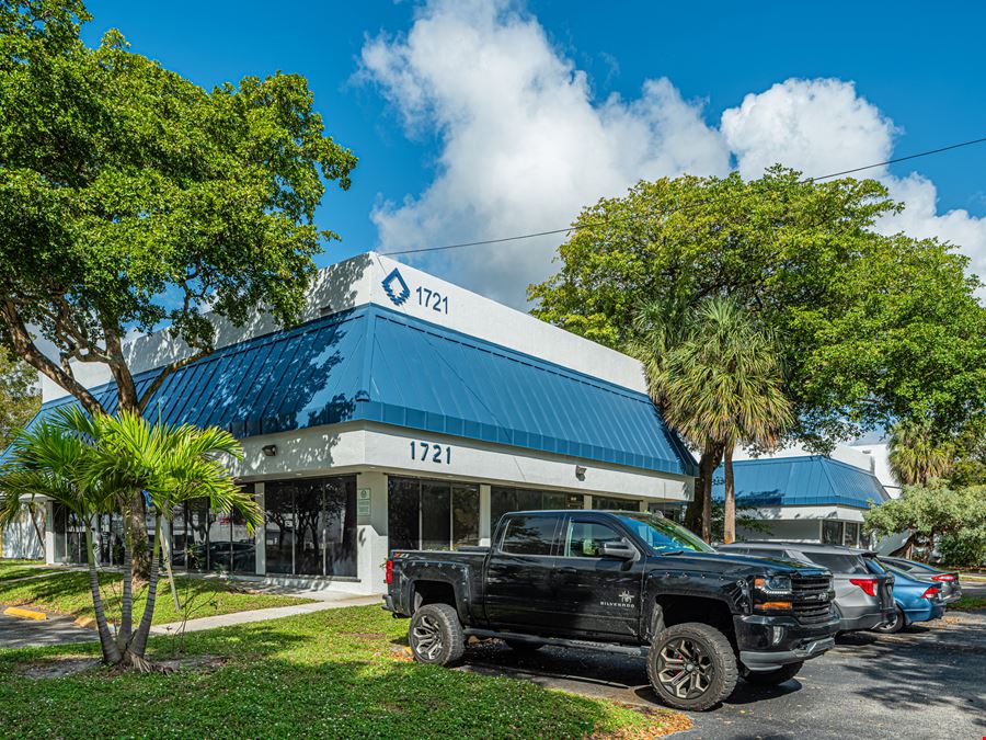 Warehouse with Office in Turnpike Industrial Park