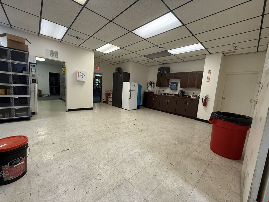 24,940 SF Industrial Space